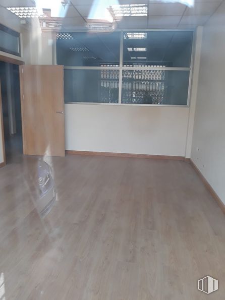 Retail for rent at Avenida España, El Molar, Madrid, 28710 with wood, flooring, floor, hall, hardwood, event, laminate flooring, wood stain, concrete and glass around