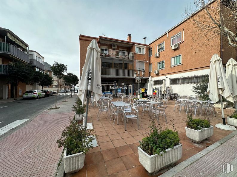 Local en venta en Zona Ibiza - San Pedro, Villanueva del Pardillo, Madrid, 28229 con planta de interior, maceta, cielo, planta, edificio, propiedad, ventana, superficie de la carretera, diseño urbano y barrio alrededor