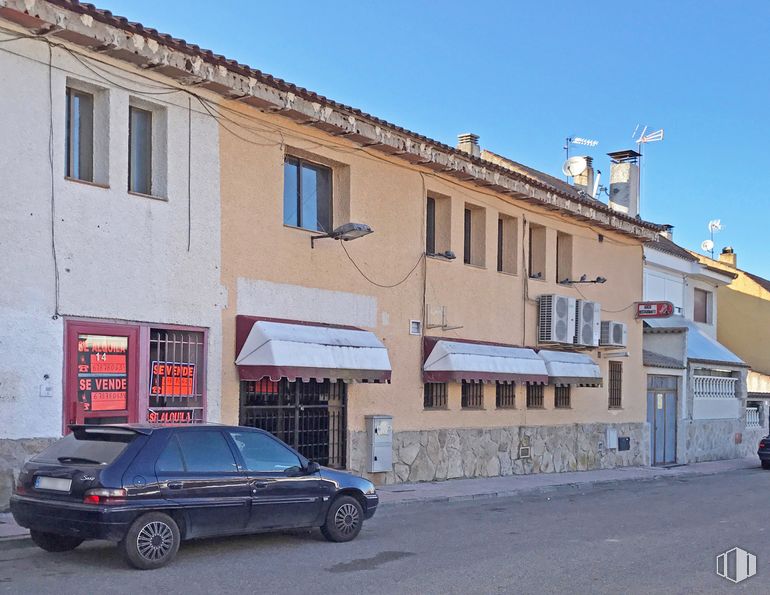 Local en alquiler en Calle Miralcampo, 12, Seseña, Toledo, 45223 con coche, neumático, ventana, luz de estacionamiento automotriz, rueda, luz de posición lateral automotriz, cielo, vehículo, iluminación automotriz y luz trasera y de freno automotriz alrededor