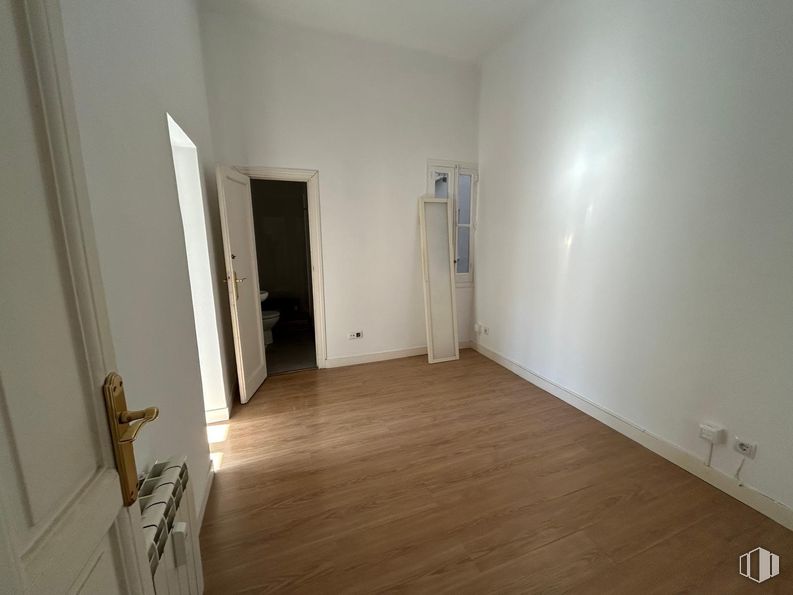 Oficina en alquiler en Recoletos, Salamanca, Madrid, 28001 con propiedad, accesorio, madera, puerta, suelos, edificio, suelo laminado, tinte para madera, pintura y madera dura alrededor