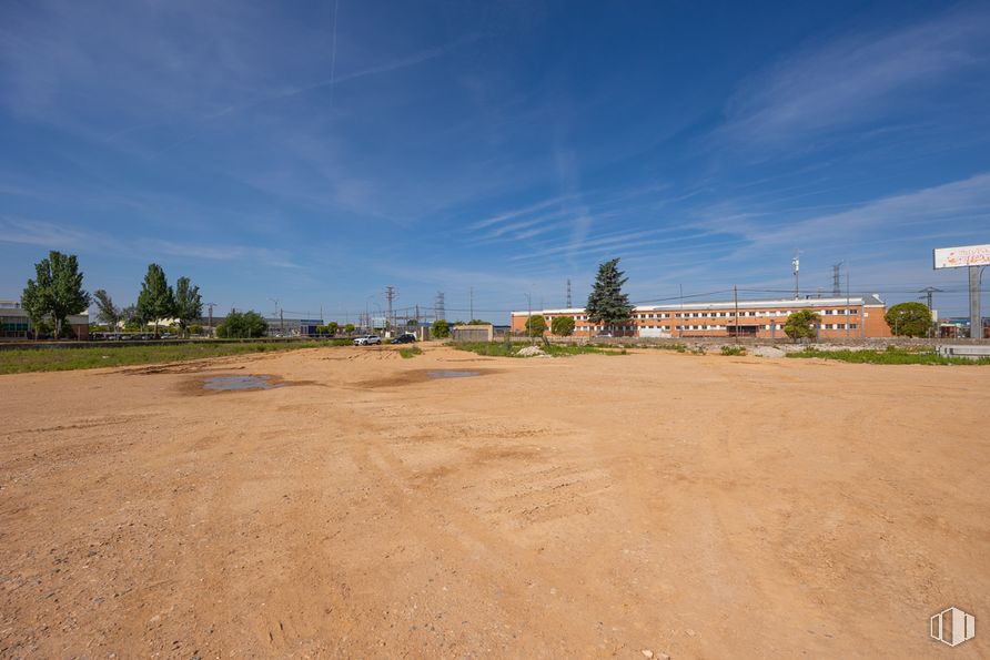 Land for sale at Avenida Cristóbal Colón, 232, Guadalajara, 19004 with building, sky, cloud, asphalt, road surface, land lot, tree, plant, plain and landscape around