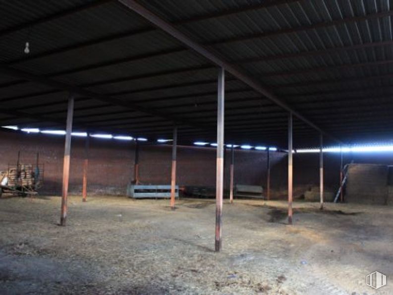 Industrial for sale at Calle Méntrida, s/n, Valmojado, Toledo, 45940 with building, wood, shade, house, floor, beam, gas, tree, flooring and concrete around