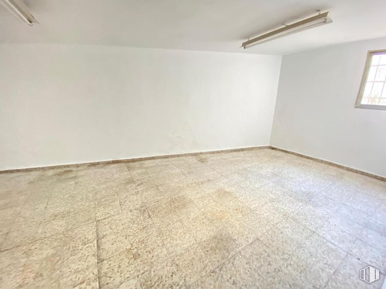 Nave en venta en Avenida Castilla la Mancha, Alameda de la Sagra, Toledo, 45240 con lámpara, ventana, alumbrado, madera, accesorio, suelos, suelo, edificio, pared y casa alrededor