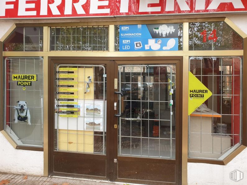 Local en alquiler en Paseo Pastrana, Alcalá de Henares, Madrid, 28803 con ventana, puerta, propiedad, accesorio, fachada, gas, venta al por menor, transparencia, fuente y material compuesto alrededor