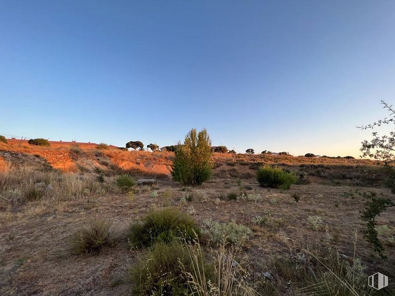 Land for sale at Calle Países Bajos, Ávila, 05004 with plant, sky, natural landscape, bedrock, plain, grassland, grass, cloud, landscape and formation around