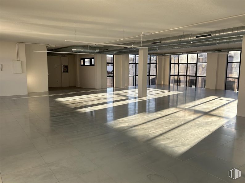 Oficina en alquiler en Pasaje Bisbal, 6, Salamanca, Madrid, 28028 con hall, accesorio, edificio, interiorismo, suelos, suelo, madera, sombra, techo y vidrio alrededor