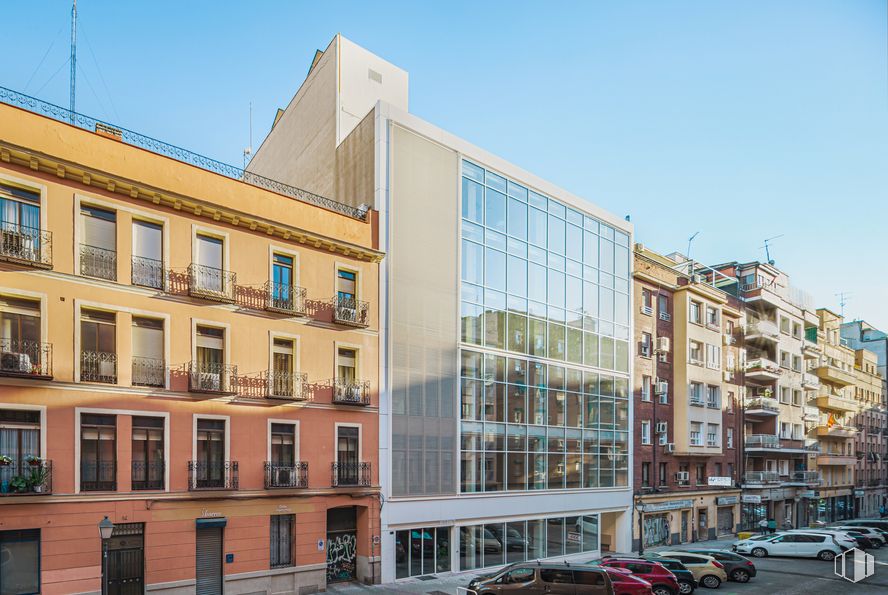 Oficina en alquiler en Calle Vizcaya, 12, Arganzuela, Madrid, 28045 con edificio, cielo, ventana, coche, vehículo, rueda, bloque de torre, diseño urbano, condominio y barrio alrededor