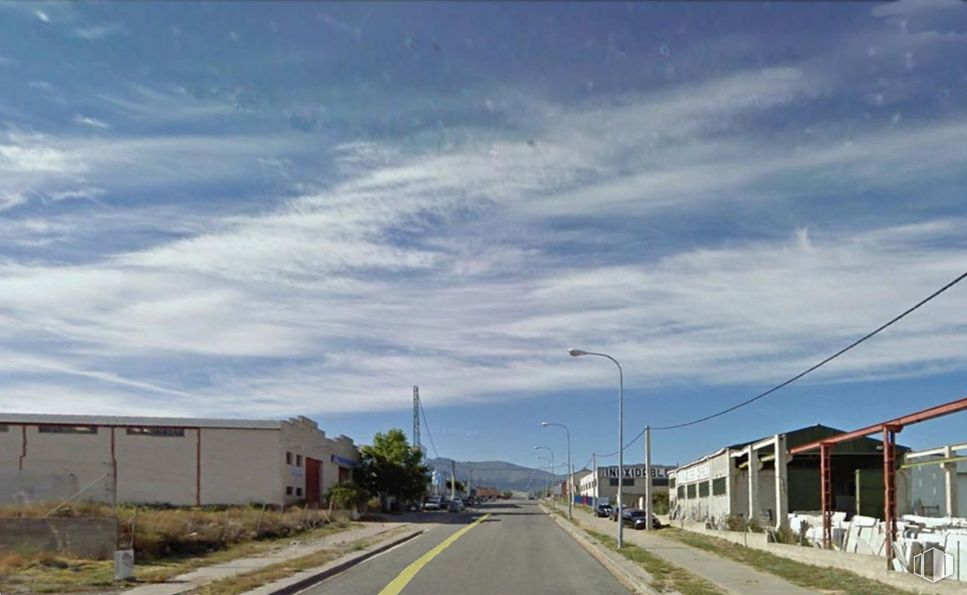 Land for sale at Polígono Industrial de Hontoria, Segovia, 40195 with street light, cloud, sky, plant, infrastructure, road surface, building, asphalt, thoroughfare and house around