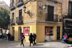 Retail for sale & for rent at Calle Toledo, 80, Centro, Madrid, 28005 with person, building, car, window, infrastructure, architecture, travel, sidewalk, neighbourhood and road around