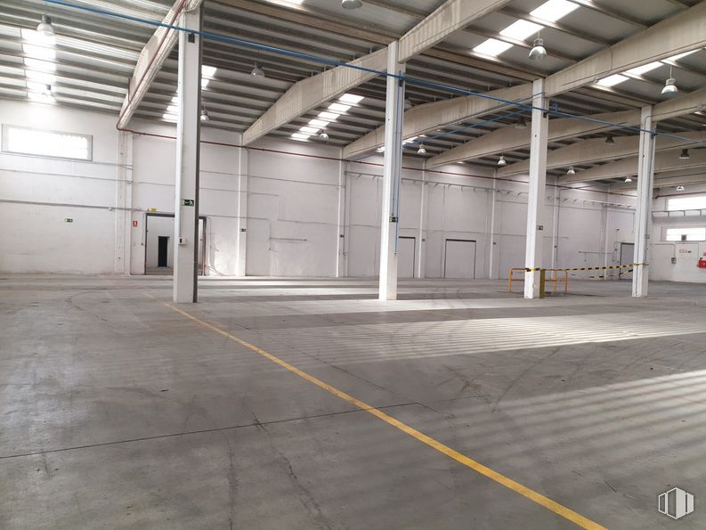 Industrial for rent at Zona industrial Alcalá, Alcalá de Henares, Madrid, 28806 with building, hall, architecture, flooring, floor, wood, parking, shade, beam and gas around