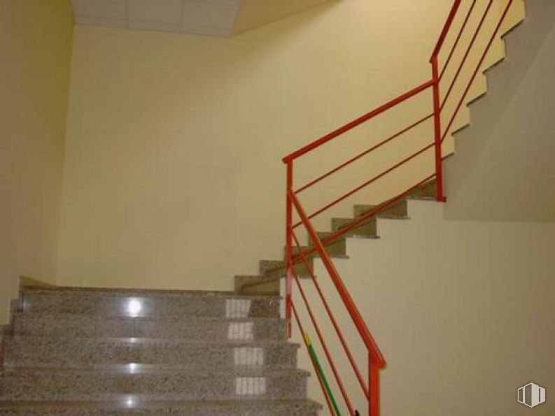 Industrial for sale at Carretera de Yepes a Ocaña, Ocaña, Toledo, 45300 with stairs, wood, paint, building, fixture, wood stain, material property, composite material, flooring and building material around