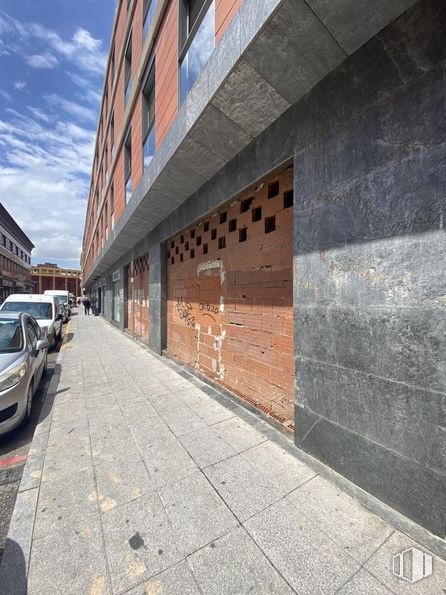 Local en alquiler y venta en Paseo Doctor Fernández Iparraguirre, Guadalajara, 19001 con coche, neumático, vehículo, iluminación del automóvil, matrícula del vehículo, cielo, superficie de la carretera, nube, edificio y asfalto alrededor