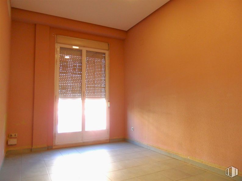 Oficina en alquiler en Calle Madrid, Getafe, Madrid, 28901 con propiedad, edificio, ventana, accesorio, madera, casa, sombra, puerta, persiana de la ventana y tinte para madera alrededor