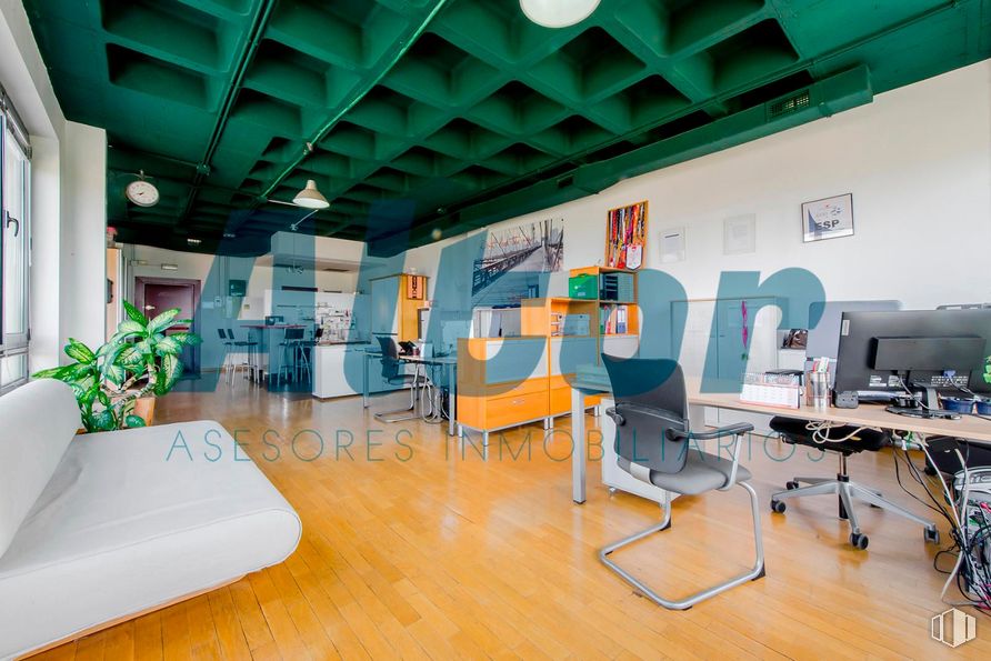 Oficina en venta en Calle Secoya, Carabanchel, Madrid, 28054 con silla, planta de interior, sofá, pantalla de ordenador, mesa, propiedad, mueble, azure, arquitectura y interiorismo alrededor