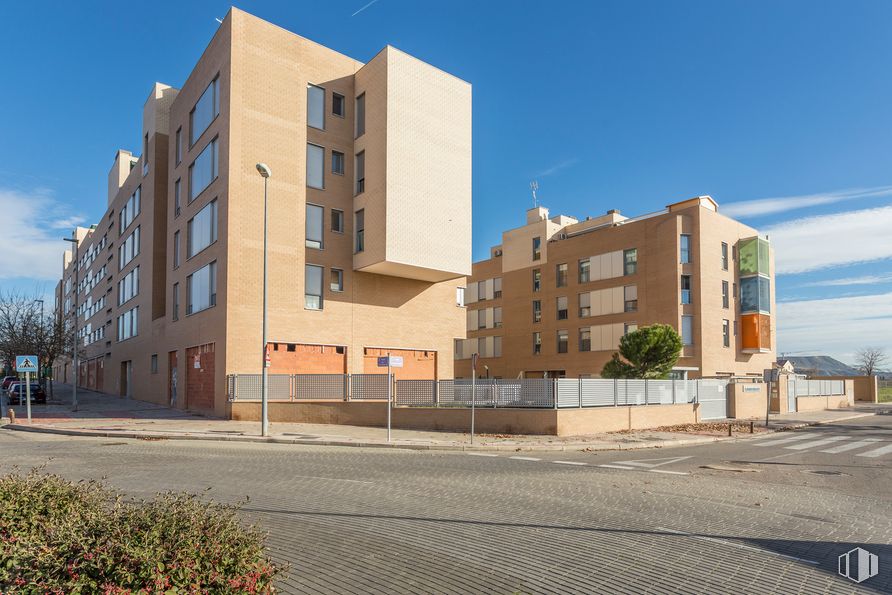 Local en venta en Avenida Claudio Coello, 1, Torrejón de Ardoz, Madrid, 28850 con edificio, casa, cielo, planta, nube, ventana, accesorio, diseño urbano, bloque de torre y condominio alrededor