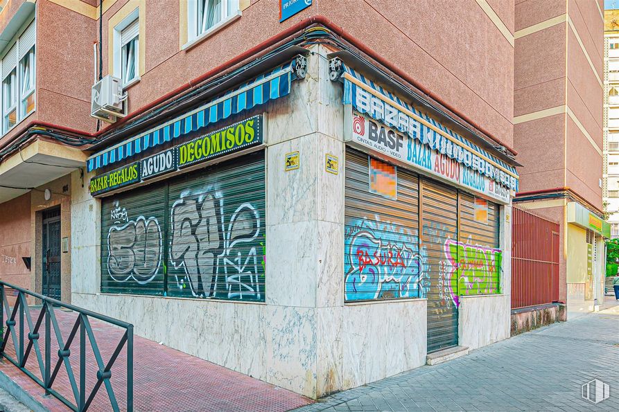 Local en alquiler y venta en Calle Priorato, 105, Leganés, Madrid, 28915 con durante el día, ventana, edificio, pintura, barrio, diseño urbano, arte, fachada, ladrillo y ciudad alrededor