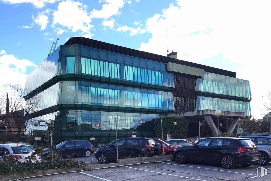 Oficina en alquiler en Calle Gobelas, 15, Moncloa - Aravaca, Madrid, 28023 con coche, edificio, rueda, neumático, vehículo terrestre, nube, luz de estacionamiento automotriz, cielo, vehículo y edificio comercial alrededor