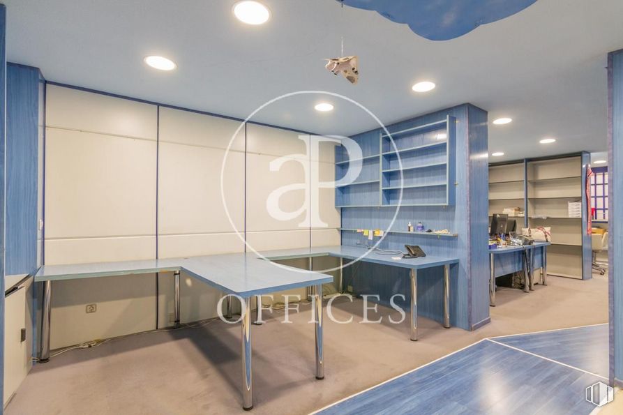 Oficina en venta en Calle Benigno Soto, Chamartín, Madrid, 28002 con mesa, alumbrado, mueble, estante, interiorismo, arquitectura, silla, suelo, piso y madera alrededor