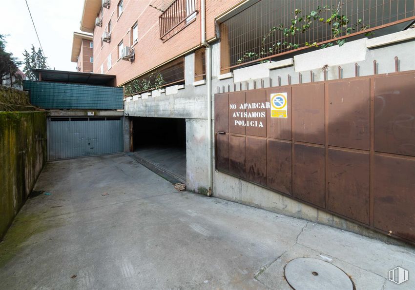 Industrial for sale at Calle Pintor Rafael Botti, Galapagar, Madrid, 28260 with window, building, road surface, asphalt, brickwork, neighbourhood, brick, composite material, residential area and real estate around