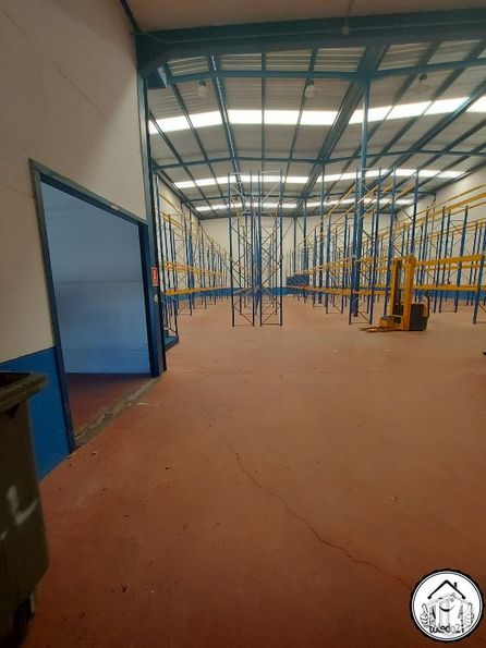 Industrial for sale at Camino Ciempozuelos, Seseña, Toledo, 45224 with mirror, building, hall, floor, wood, flooring, ceiling, glass, shade and event around