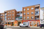 Local en alquiler y venta en Calle Condesa Vega del Pozo, 28, Vicálvaro, Madrid, 28032 con coche, camioneta, edificio, ventana, zona urbana, ciudad, fachada, ciudad, apartamento y barrio alrededor