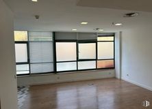 Oficina en alquiler y venta en Zona Somosaguas, Pozuelo de Alarcón, Madrid, 28223 con persiana de la ventana, ventana, accesorio, sombra, madera, interiorismo, edificio, hall, suelos y inmobiliario alrededor