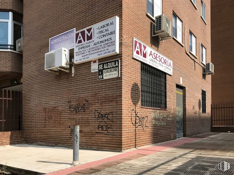 Local en alquiler en Calle León Felipe, 8, Puente de Vallecas, Madrid, 28038 con ventana, edificio, albañilería, ladrillo, fuente, accesorio, pared, material de construcción, barrio y superficie de la carretera alrededor