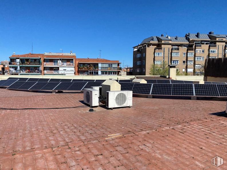 Oficina en alquiler en Zona Ciudad Lineal / Pueblo Nuevo, Ciudad Lineal, Madrid, 28017 con edificio, cielo, ventana, superficie de la carretera, arquitectura, diseño urbano, tejado, ciudad, zona residencial y asfalto alrededor