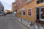 Retail for sale & for rent at Zona Fausto Culebras, Cuenca, 16004 with window, building, door, infrastructure, sky, road surface, asphalt, urban design, neighbourhood and street light around