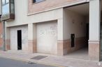 Retail for sale at Calle Arenal, El Viso de San Juan, Toledo, 45215 with window, building, handwriting, fixture, road surface, residential area, wood, neighbourhood, facade and sidewalk around