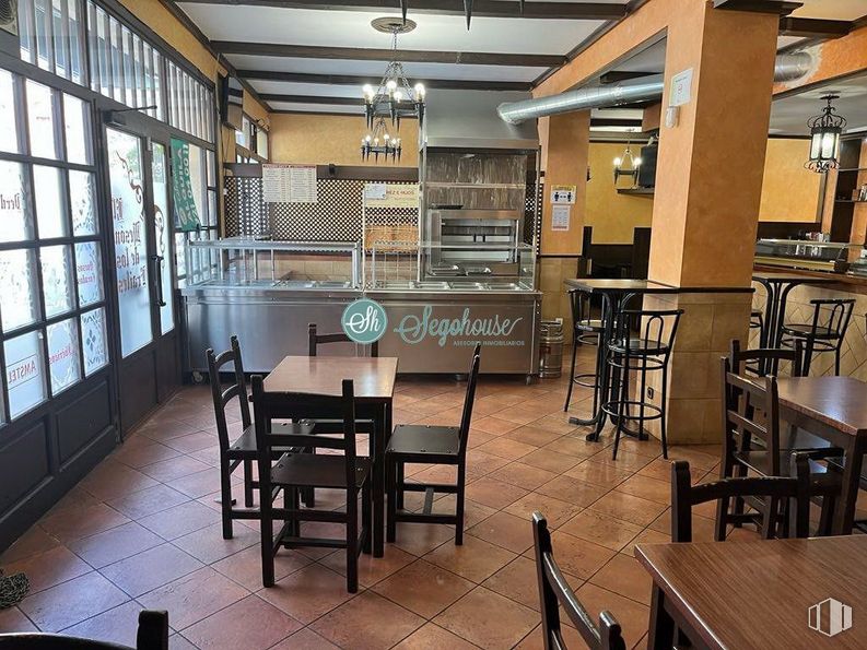 Retail for sale & for rent at Calle José Zorrilla, Segovia, 40002 with chair, lighting, table, furniture, interior design, wood, floor, flooring, hardwood and ceiling around