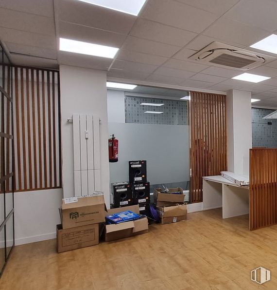 Local en venta en Calle Padre Damián, Chamartín, Madrid, 28036 con productos envasados, mesa, edificio, madera, pasillo, pavimentos, piso, pared, madera y techo alrededor