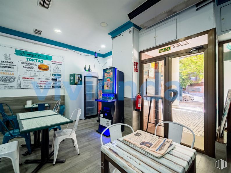 Retail for sale at Calle Arcos, San Blas - Canillejas, Madrid, 28032 with chair, door, table, property, furniture, building, interior design, floor, window and flooring around