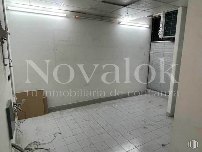 Local en alquiler en Zona Centro, Móstoles, Madrid, 28938 con productos envasados en caja, puerta, edificio, alumbrado, fuente, suelo, techo, gas, vidrio y habitación alrededor