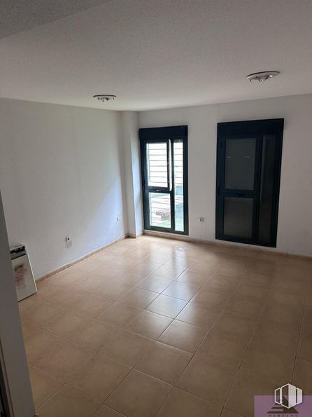 Local en alquiler en Zona centro, Pinto, Madrid, 28320 con ventana, puerta, accesorio, madera, suelos, suelo, sombra, edificio, hall y madera dura alrededor