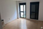 Local en alquiler en Zona centro, Pinto, Madrid, 28320 con ventana, puerta, accesorio, madera, suelos, suelo, sombra, edificio, hall y madera dura alrededor