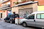 Retail for sale at Calle Peña de la Atalaya, 44, Puente de Vallecas, Madrid, 28053 with wheel, tire, car, waste container, automotive parking light, land vehicle, vehicle, motor vehicle, building and window around