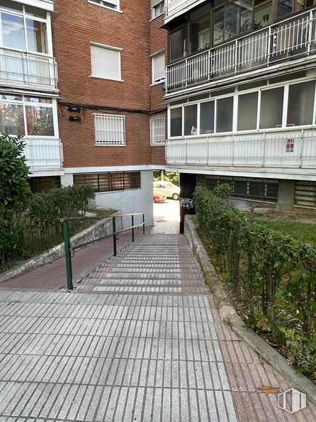 Local en venta en Plaza de Pontevedra, 2, Alcorcón, Madrid, 28925 con ventana, edificio, planta, diseño urbano, superficie de la carretera, barrio, línea, zona residencial, condominio y acera alrededor