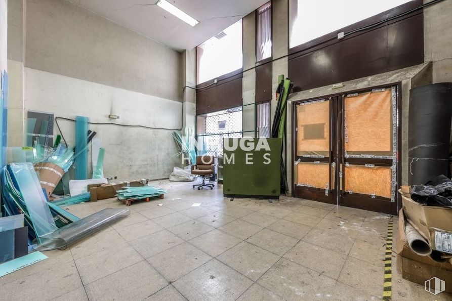 Local en venta en Calle Murcia, Arganzuela, Madrid, 28045 con puerta, lámpara, suelo, suelos, material de construcción, suelo de baldosas, aluminio y azulejo alrededor