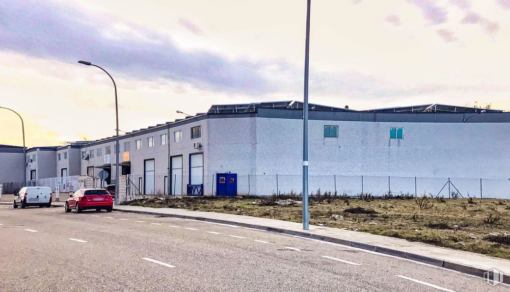 Industrial for sale at Zona Industrial, Ciempozuelos, Madrid, 28350 with sky, cloud, street light, car, tire, plant, asphalt, wheel, building and vehicle around