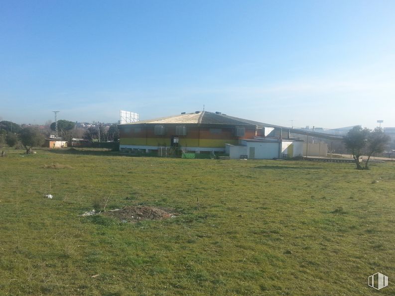 Local en alquiler y venta en Carretera Extremadura, 25, Navalcarnero, Madrid, 28600 con animal, edificio, cielo, paisaje natural, árbol, hierba, pastizal, prado, paisaje y pradera alrededor