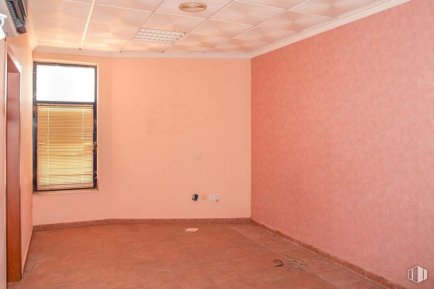 Nave en venta en Calle Olivar Grande, Guadamur, Toledo, 45160 con persiana de la ventana, ventana, propiedad, madera, interiorismo, sombra, suelo, suelos, pared y edificio alrededor