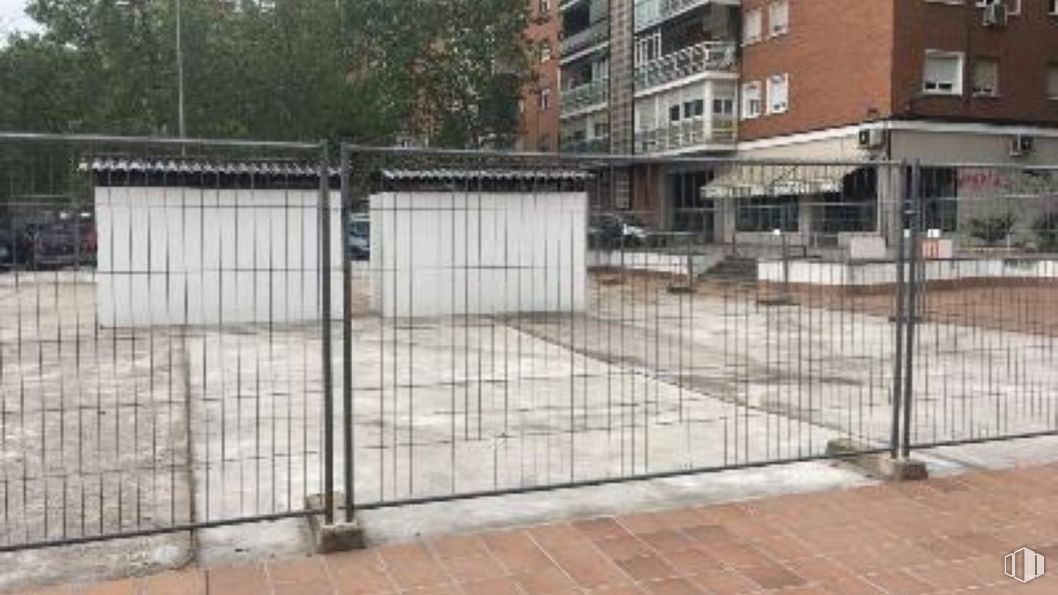 Suelo en venta en Calle Jacobina, 4, Carabanchel, Madrid, 28047 con edificio, valla, ventana, malla, material compuesto, fachada, puerta, cerca de alambre, cercas para el hogar y material de construcción alrededor