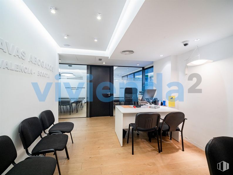 Oficina en venta en Plaza José Moreno Villa, Moncloa - Aravaca, Madrid, 28008 con silla, lámpara, escritorio, mesa, alumbrado, edificio, mueble, suelo, suelos y diseño automovilístico alrededor