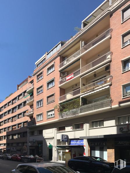 Local en venta en Calle de Hilarión Eslava, Chamberí, Madrid, 28015 con coche, edificio, cielo, durante el día, propiedad, ventana, luz, vehículo, bloque de pisos y condominio alrededor