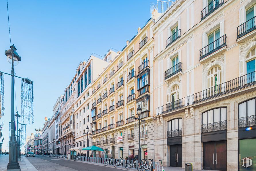 Oficina en alquiler en Calle Alcalá, 4, Centro, Madrid, 28014 con edificio, cielo, día, propiedad, bicicleta, ventana, luz de la calle, infraestructura, alumbrado y rueda de bicicleta alrededor