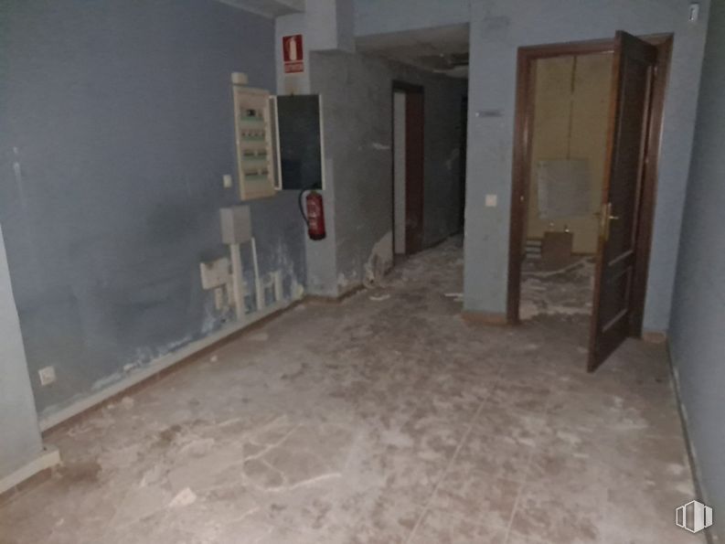 Retail for sale at Zona Tetuán, Tetuán, Madrid, 28039 with fixture, flooring, floor, wood, building, house, gas, ceiling, door and plaster around