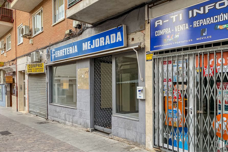 Local en alquiler y venta en Calle Federico García Lorca, 3, Mejorada del Campo, Madrid, 28840 con ventana, edificio, accesorio, barrio, fachada, fuente, puerta, gas, carretera y ciudad alrededor