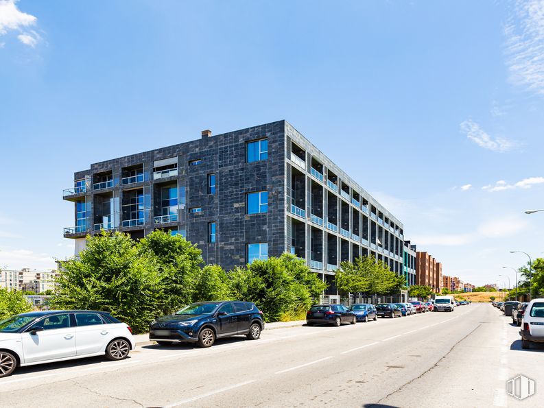 Office for sale at Calle Sinfonía, 26, La Latina, Madrid, 28054 with car, building, sky, wheel, land vehicle, cloud, tire, vehicle, plant and window around