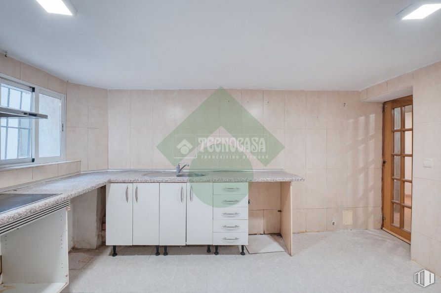 Local en venta en Calle Eduardo Morales, Carabanchel, Madrid, 28025 con ventana, ebanistería, mueble, edificio, madera, alumbrado, fregadero, encimera, estantería y suelo alrededor